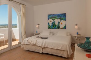 3 chambres, fer et planche à repasser, Wi-Fi gratuit, draps fournis