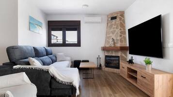 TV, fireplace