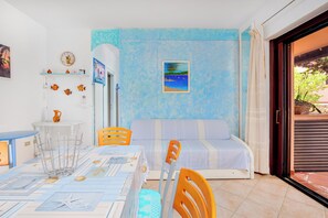 Dining - Apartment Casa Turisarda with Shared Pool, Terrace & A/C (Baja Sardinia)