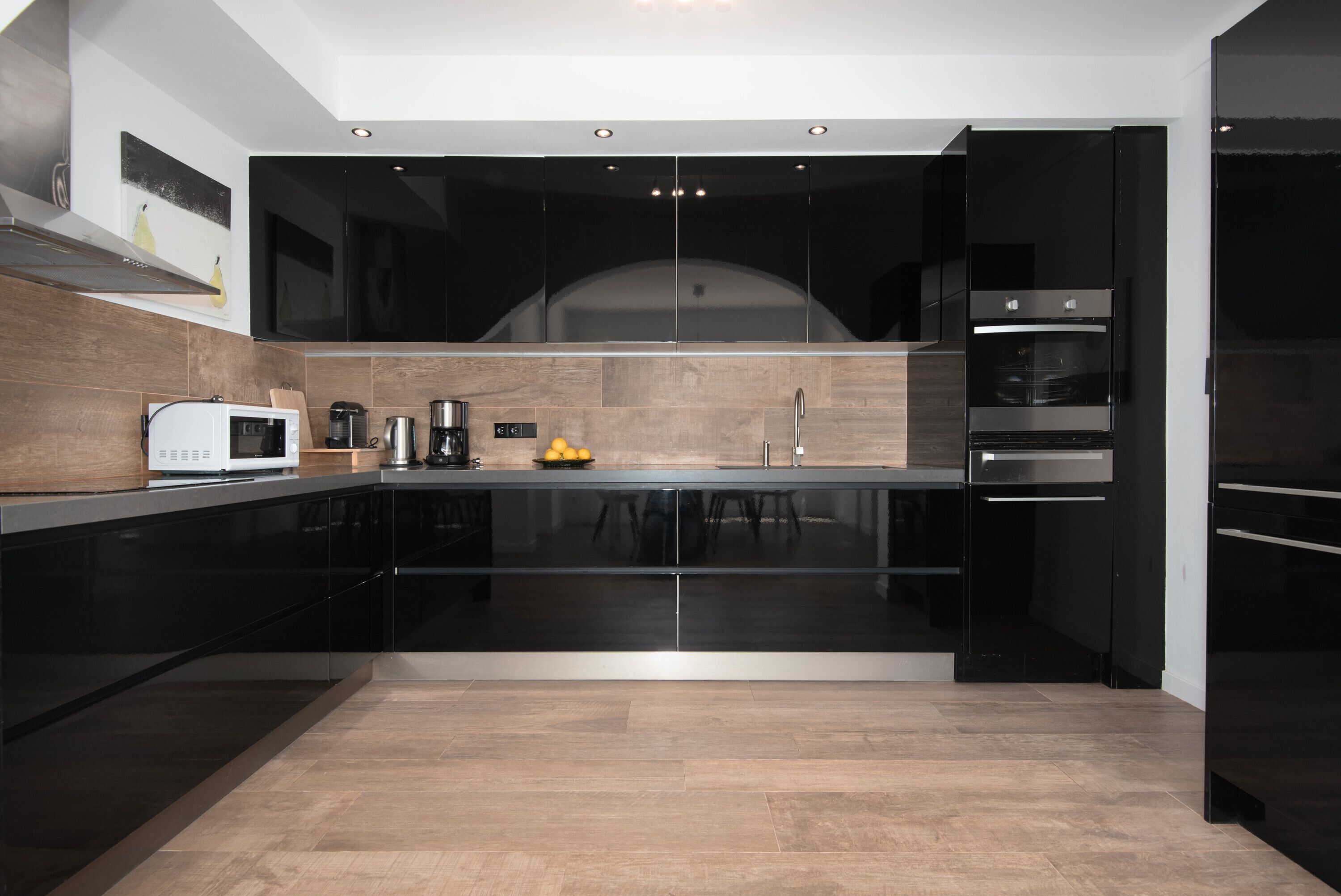 冰箱、微波炉、烤箱、炉灶