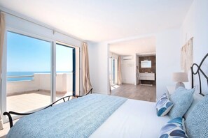 3 bedrooms, iron/ironing board, free WiFi, bed sheets - Holiday Home Villa Domus Alba B with Sea View, Pool, Garden & Wi-Fi (portocolom)