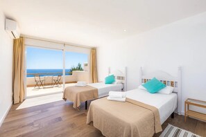 3 bedrooms, iron/ironing board, free WiFi, bed sheets - Holiday Home Villa Domus Alba B with Sea View, Pool, Garden & Wi-Fi (portocolom)