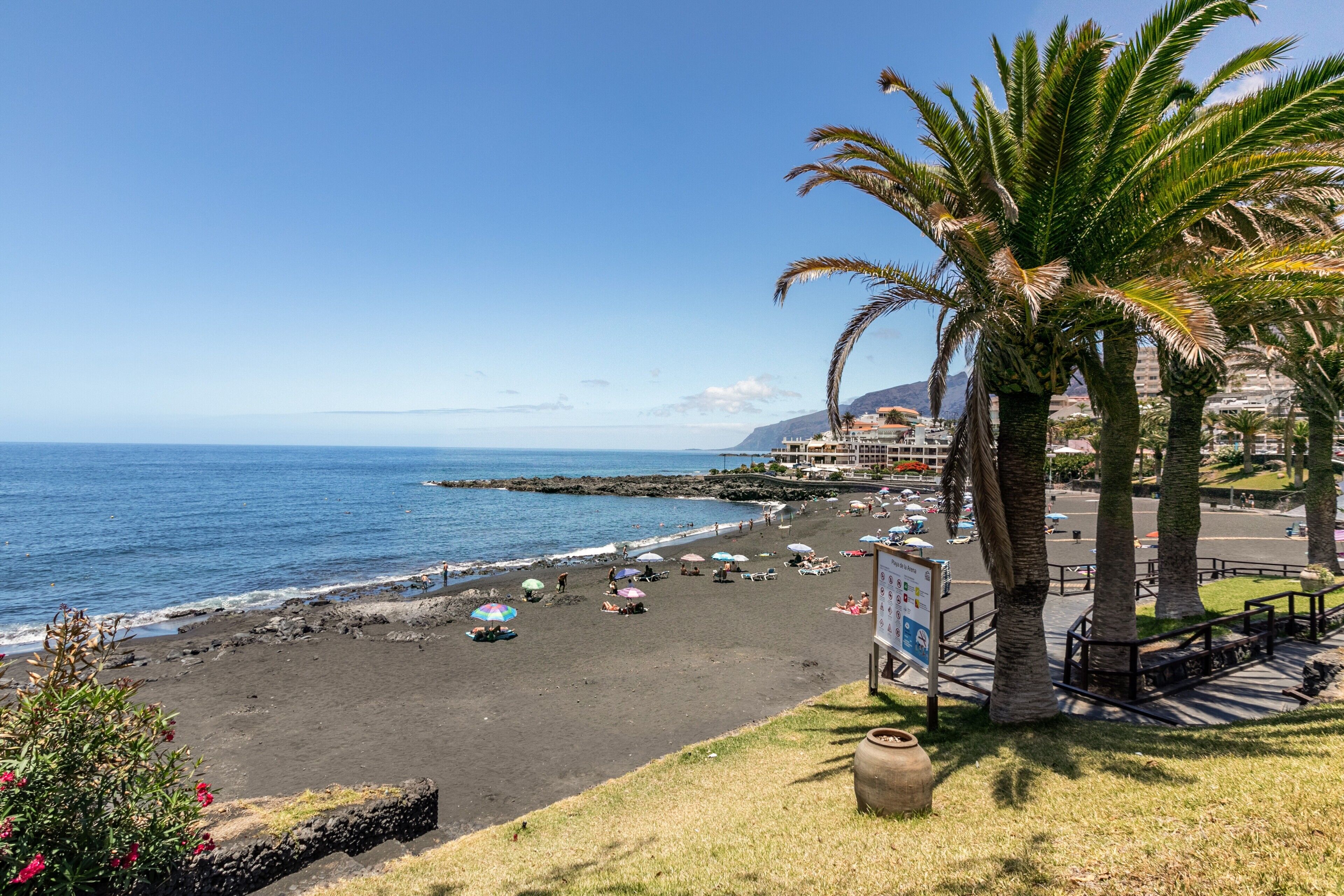 Una spiaggia nelle vicinanze