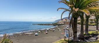Vacation Home 'Vivienda Vacacional Playa La Arena' with Sea View, Shared Pool and Wi-Fi