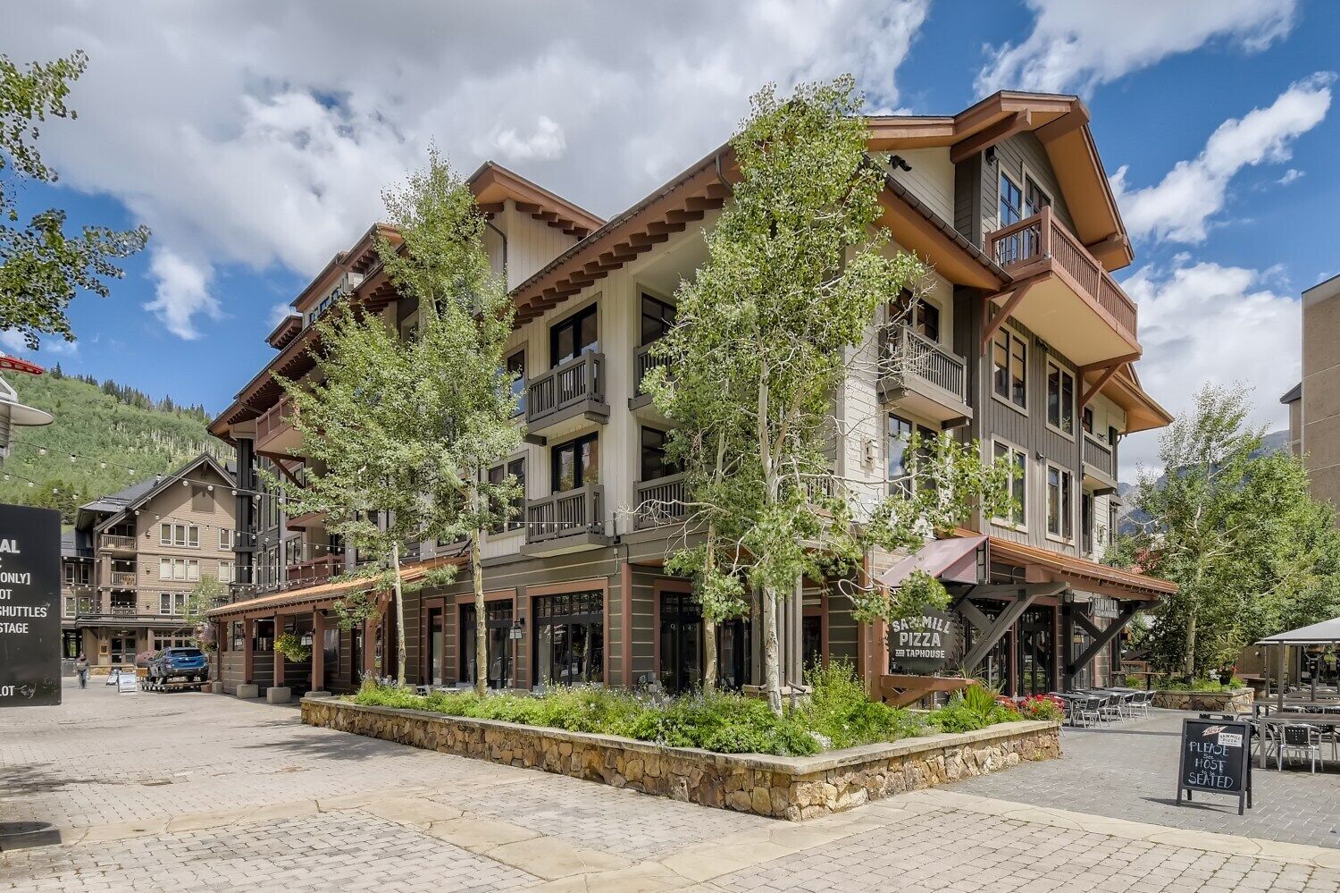 The Mill Club has it all!!  Ski In/Ski Out, 3 King Beds, Queen Sofa Sleeper, Garage and Common Hot Tub.  The Heart of Center Village!!