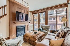 TV, caminetto, lettore DVD