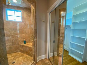 Ensemble douche/baignoire, serviettes fournies