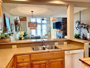 غسالة أطباق، ماكينة لصنع القهوة/الشاي، مستلزمات طهي/أطب�اق/أوعية