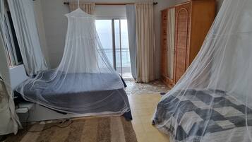 4 bedrooms, free WiFi, bed sheets