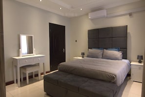 2 bedrooms, iron/ironing board, travel cot, free WiFi