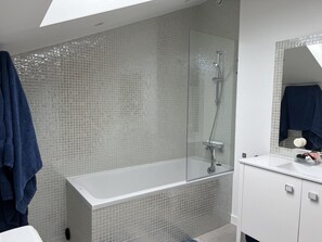 Bathtub, jetted bath, hair dryer, towels