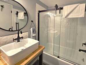 Shower, jetted bath, hair dryer, towels - Taste of Burgundy – Cozy Incline Village Condo Near Lake & Skiing | IVC0651 (Incline Village)