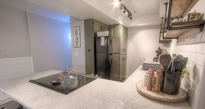 Taste of Burgundy - Gorgeous 1 Bedroom Condo