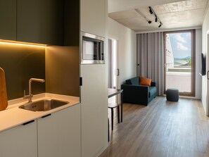 Quadruple Room | Private kitchen | Full-sized fridge, microwave, stovetop, espresso maker - Aparthotel Kora Green City  (Vitoria-Gasteiz)