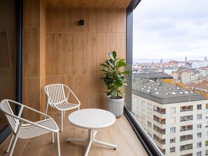 Deluxe Studio | Premium bedding, down duvets, in-room safe, desk - Aparthotel Kora Green City  (Vitoria-Gasteiz)