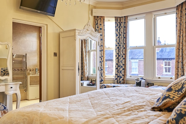 Deluxe-Dreibettzimmer | Bügeleisen/Bügelbrett, kostenloses WLAN, Bettwäsche