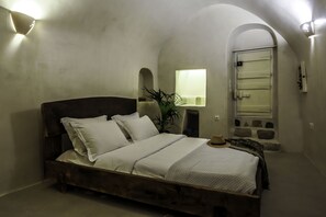 Standard Castle Suite | 1 bedroom, blackout drapes, soundproofing, free WiFi