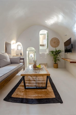 Blackout curtains, soundproofing, free WiFi - Exi Castle Suites (Santorini)