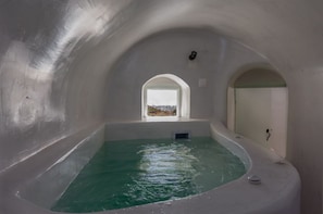 Indoor spa tub