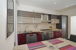 Frigorifero, microonde, forno, lavastoviglie