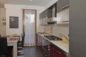 Frigorifero, microonde, forno, lavastoviglie