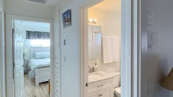 2 bedrooms, iron/ironing board, travel crib, internet