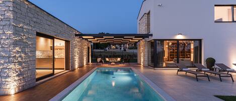 Outdoor pool, a heated pool