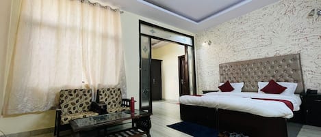 3 chambres, bureau, Wi-Fi gratuit, draps fournis