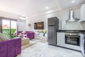 Réfrigérateur, four, plaque de cuisson