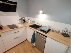 Frigorífic, microones, forn i placa de cuina 