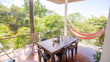 Apartemen Comfort | Teras/patio