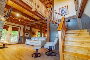 Interior - Panoramic Point Cabin - Spacious Mountain Retreat for Couples (Ohiopyle)