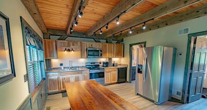 Panoramic Point Cabin | 2BR,1BA, Rustic, Hot Tub, Fireplace