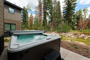 Bain à remous extérieur