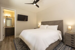 4 bedrooms, iron/ironing board, WiFi, bed sheets - Home Across from Purg - Hot Tub, Ping Pong, Foosball, AC, Multiple Decks (Durango)