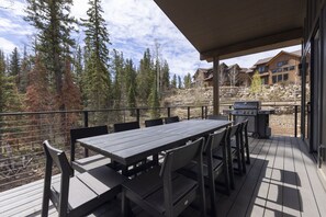 Outdoor dining - Home Across from Purg - Hot Tub, Ping Pong, Foosball, AC, Multiple Decks (Durango)