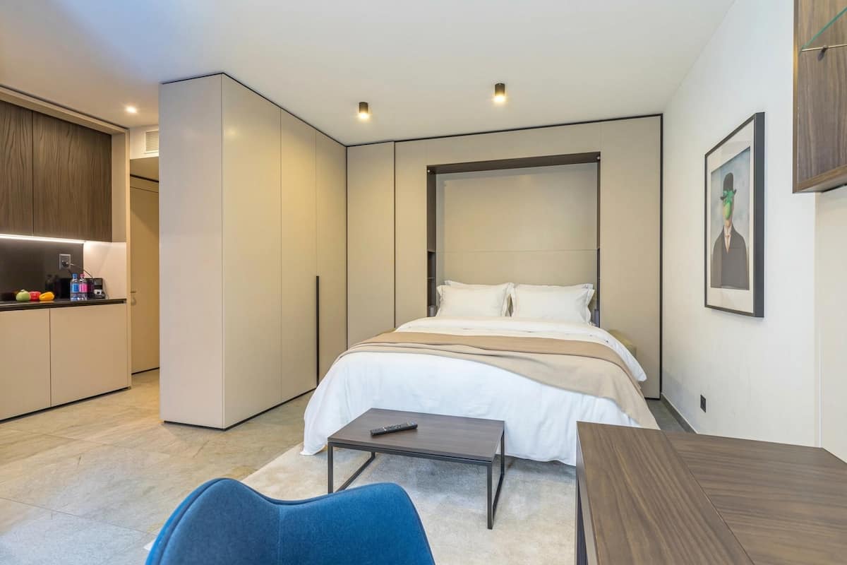 Laptop workspace, iron/ironing board, free WiFi, bed sheets