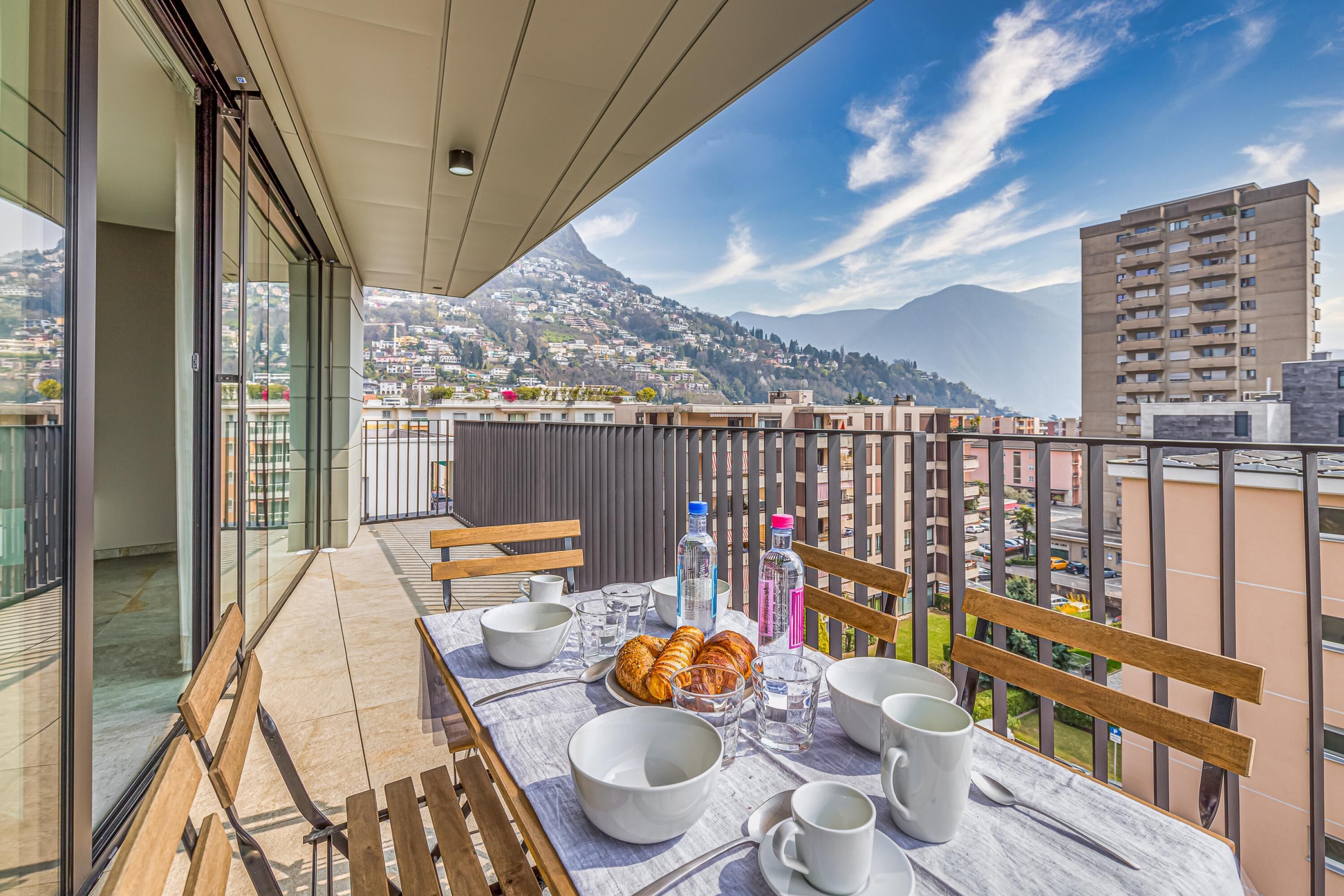 Apartamento família, vários quartos, 2 banheiros (ICON H Lugano 502 Suite Business) | Opções para refeição ao ar livre