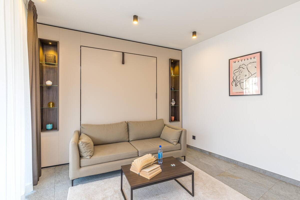 Family Studio (ICON H Lugano 301 Suite Micro-Living) | Living area | 21-inch Smart TV with cable channels