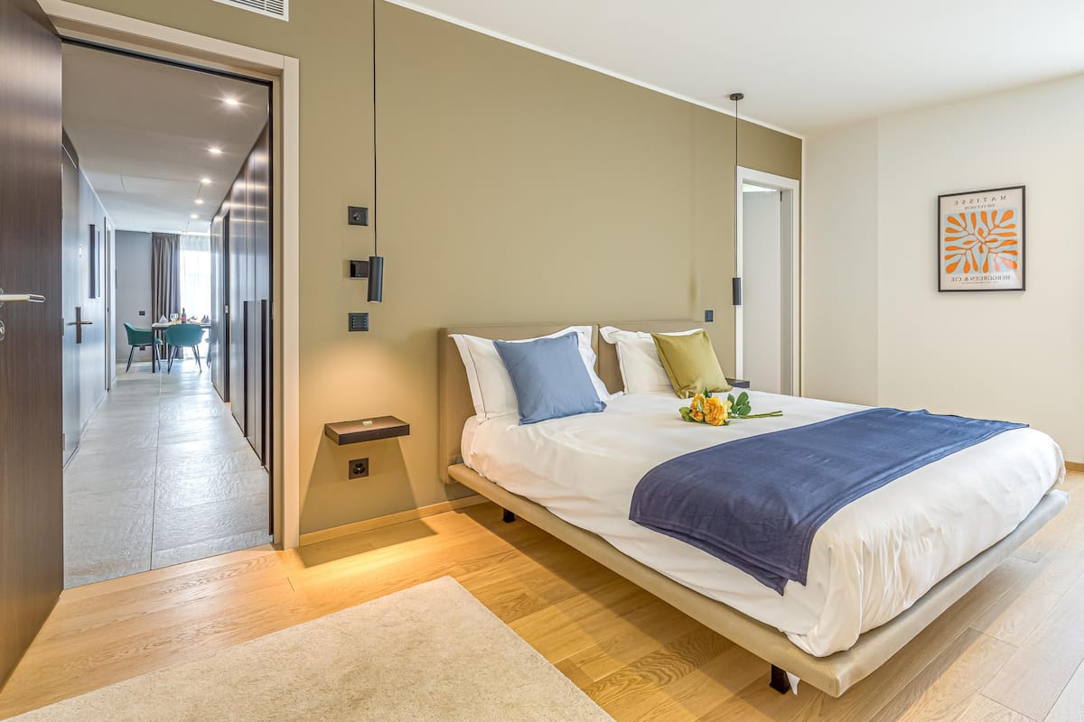 FamiljelÀgenhet - 2 sovrum (ICON H Lugano 601 Suite Executive) | Arbetsyta för laptop, strykjÀrn/strykbrÀda, gratis wi-fi och sÀngklÀder