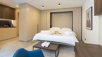 Laptop workspace, iron/ironing board, free WiFi, bed sheets