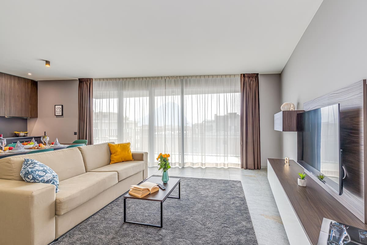 Family Apartment, Multiple Bedrooms (ICON H Lugano 601 Suite Executive) | Living area | 21-inch Smart TV with cable channels