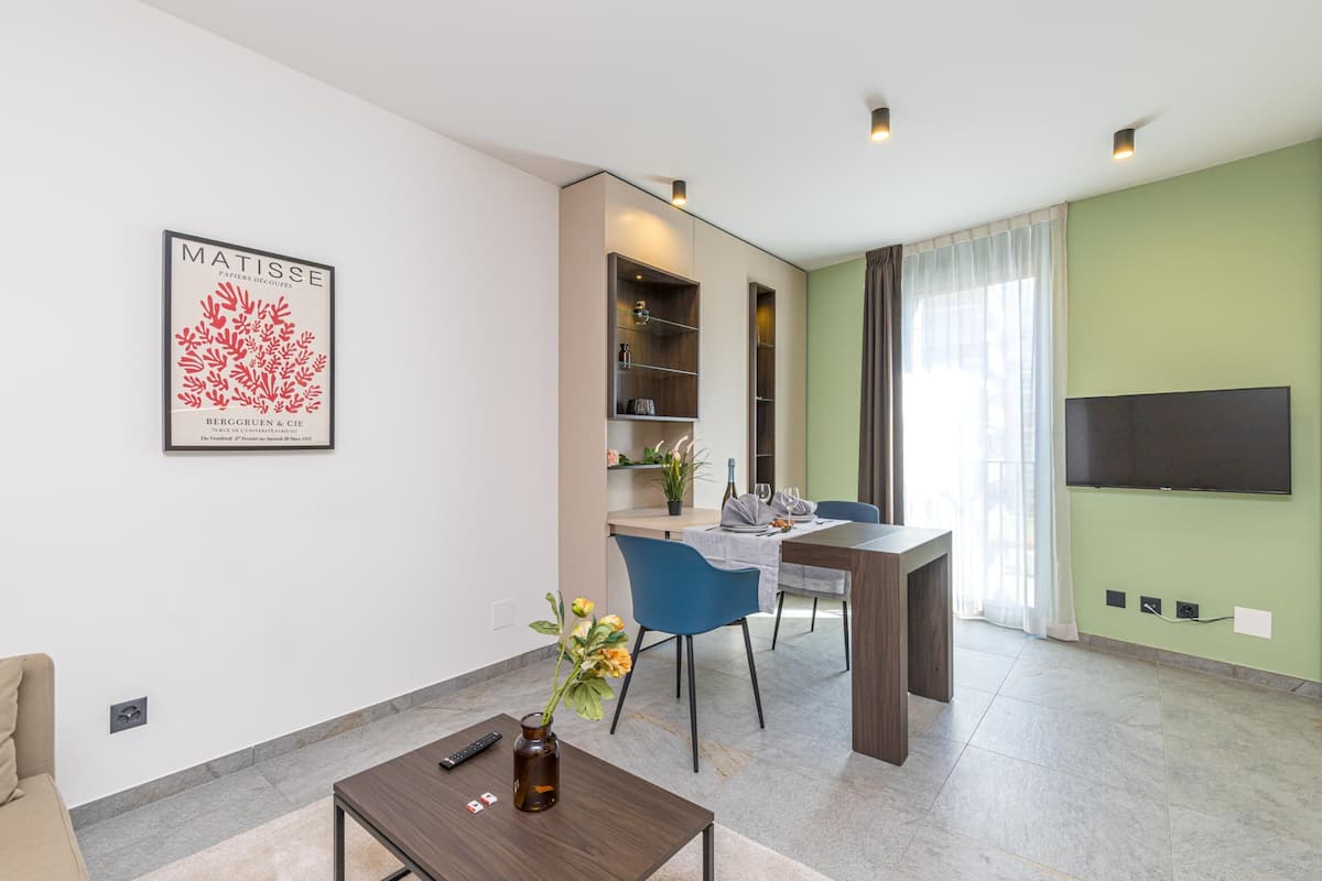 Familjestudio (ICON H Lugano 306 Suite Micro-Living) | Matservice pÄ rummet