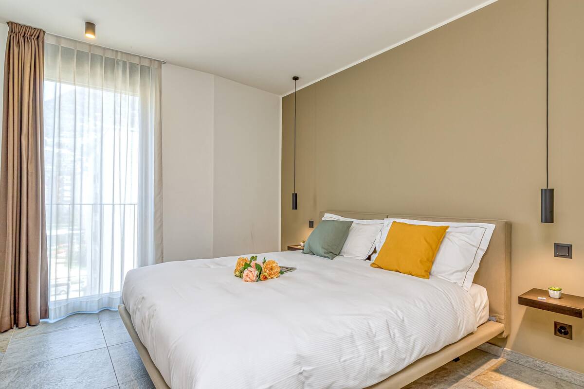 FamiljelÀgenhet - 1 sovrum - 2 badrum (ICON H Lugano 402 Suite Business) | Arbetsyta för laptop, strykjÀrn/strykbrÀda, gratis wi-fi och sÀngklÀder