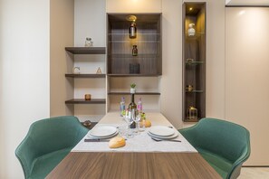 Family Studio (ICON H Lugano 403 Suite Micro Living) | Dining room - ICON H Lugano – Luxury Suites & Apartments (Lugano)