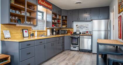 Red Star Guest House | Pet-friendly | Close to Main