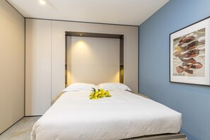 Laptop workspace, iron/ironing board, free WiFi, bed sheets