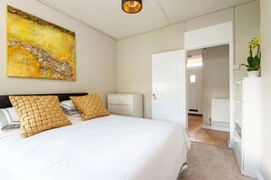 1 bedroom, free WiFi, bed sheets - One Bedroom Apartment (London)