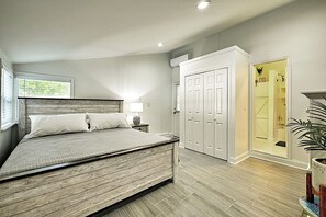 4 bedrooms, iron/ironing board, free WiFi - Private Oasis Midway Between Historic Lewes And Rehoboth Beach (Rehoboth Beach)
