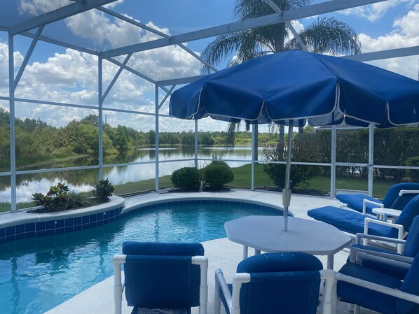 Outdoor pool, a heated pool - Relaxing Lake Front House near the Mouse (Kissimmee)